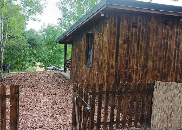 Zielenina Lesny بيت للعطل *